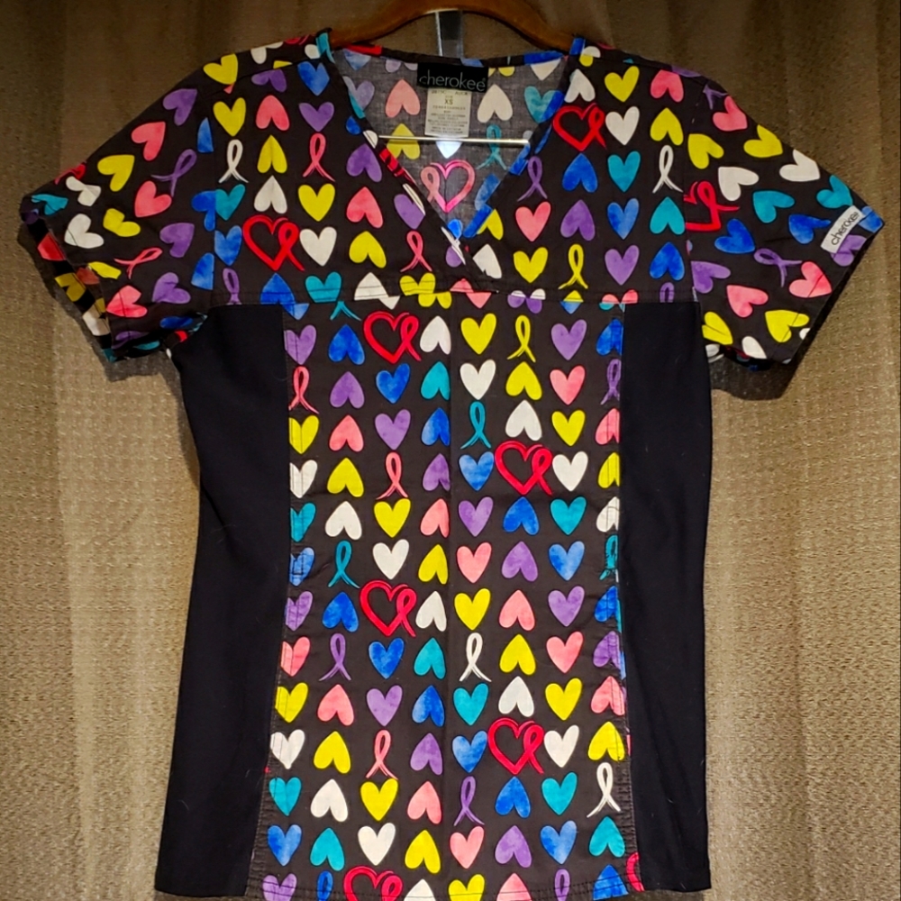 XS Cherokee Heart Print Scrub Top